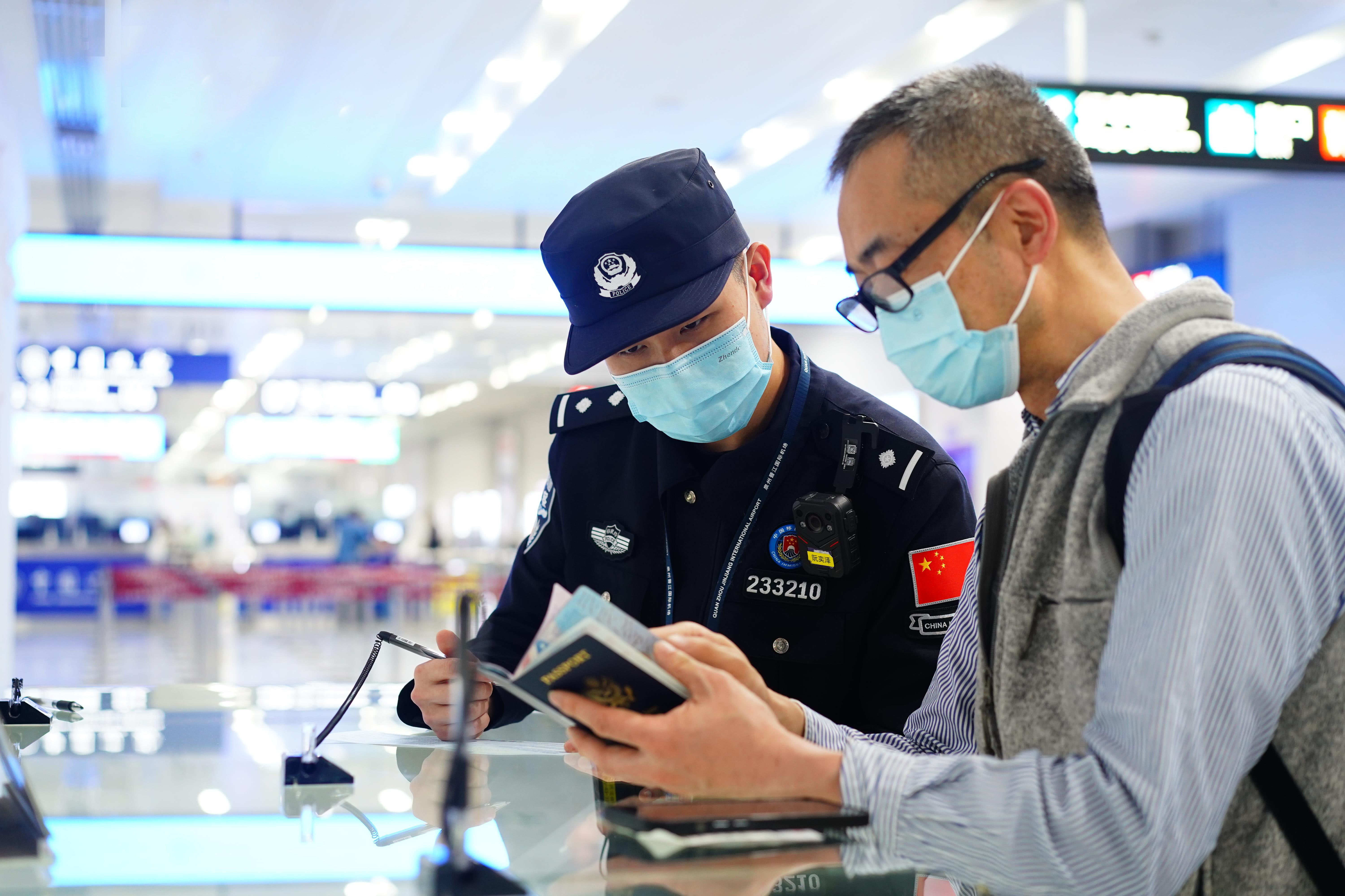 今年上半年3.69亿人次出入境"